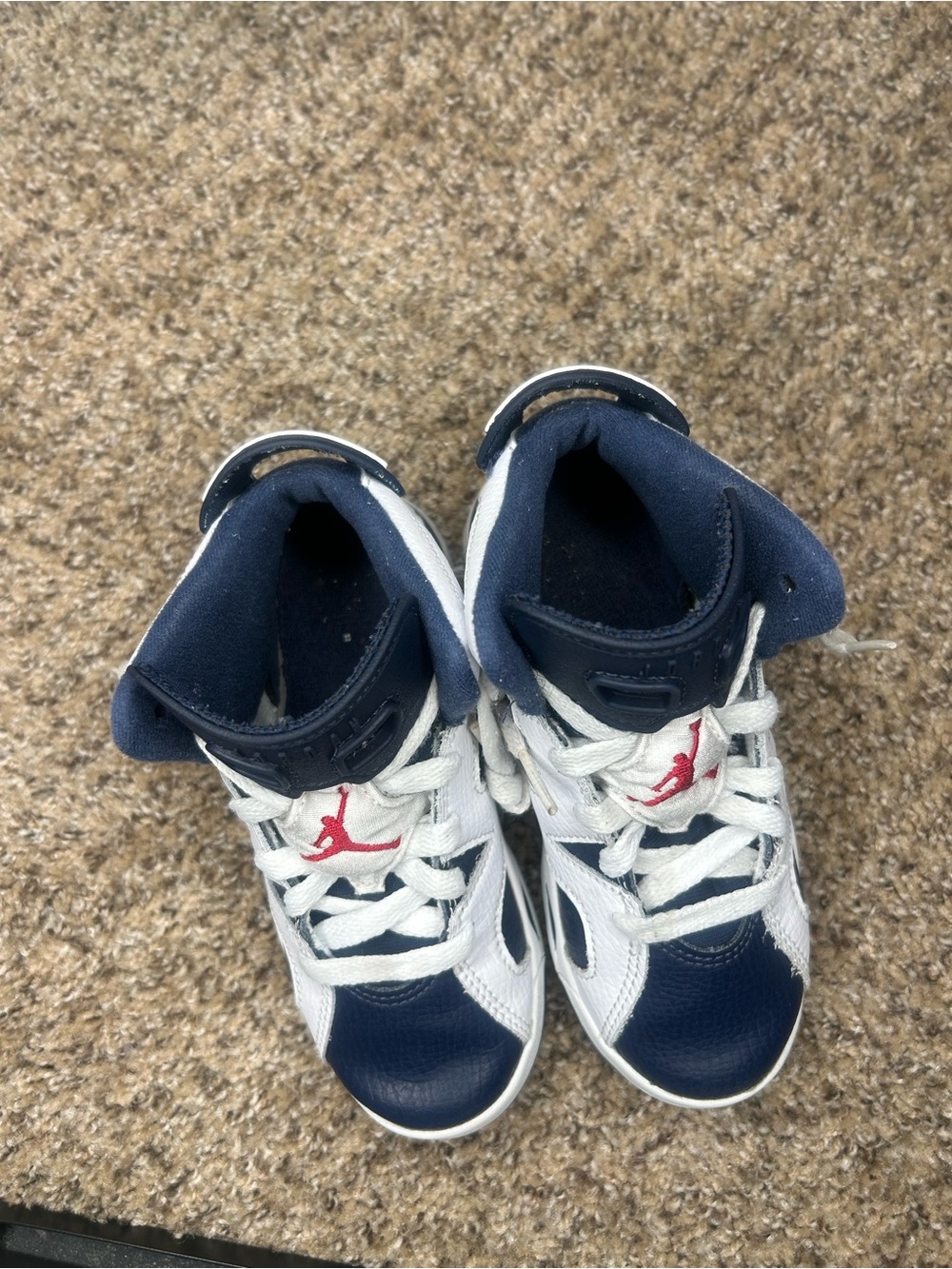 AIR JORDAN 6
RETRO WHITE AND MIDNIGHT NAVY - Picture 2 of 7